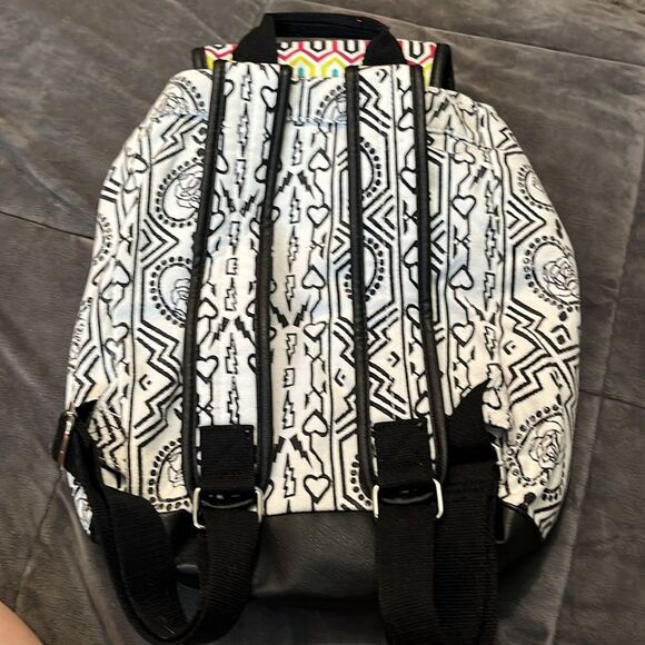 Betsyville Backpack black and white Aztec design - Picture 3 of 8